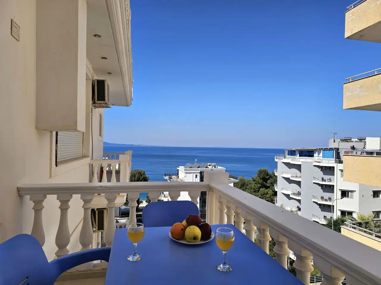 Wohnung 65qm in Saranda mit Meerblick, 1 Schlafzimmer, 1 Bad, Balkon, 50 Meter zum Meer