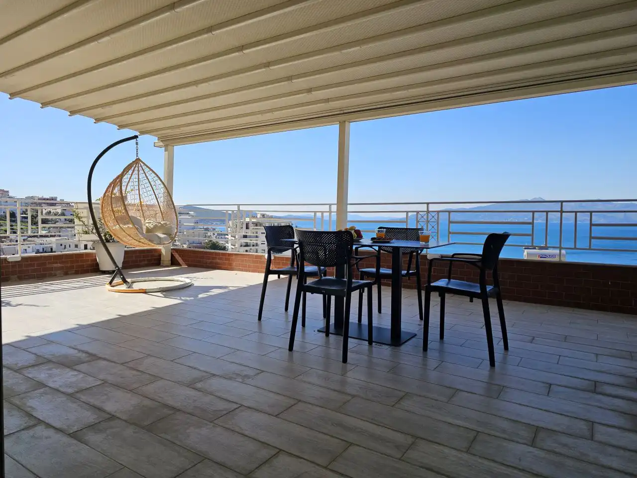Penthaus 105qm in Saranda mit direktem Meerblick, 2 Schlafzimmer, 1 Bad