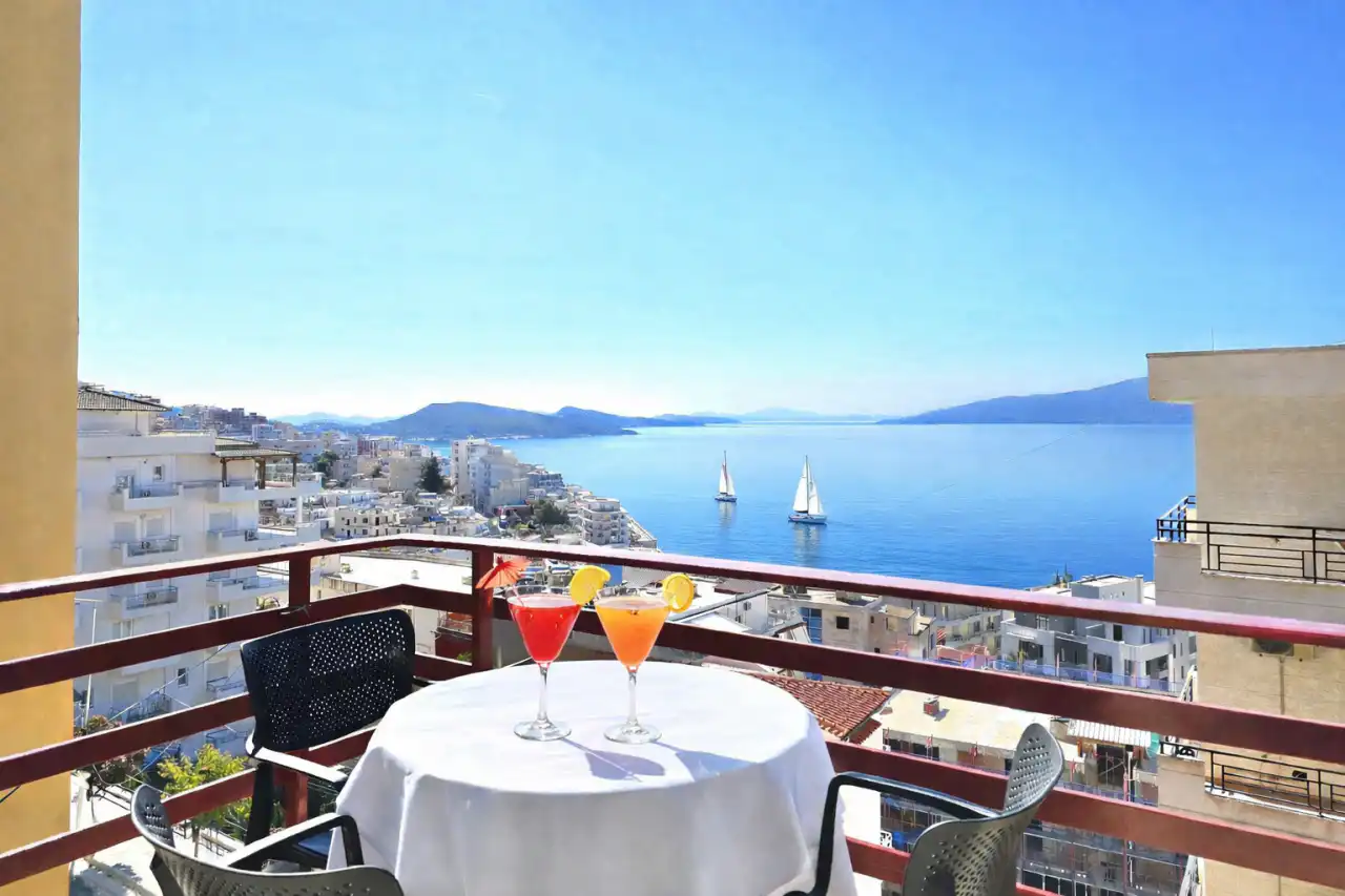Wohnung 63qm in Saranda mit Meerblick, 1 Schlafzimmmer, 1 Bad, Balkon, 500 Meter zum Meer