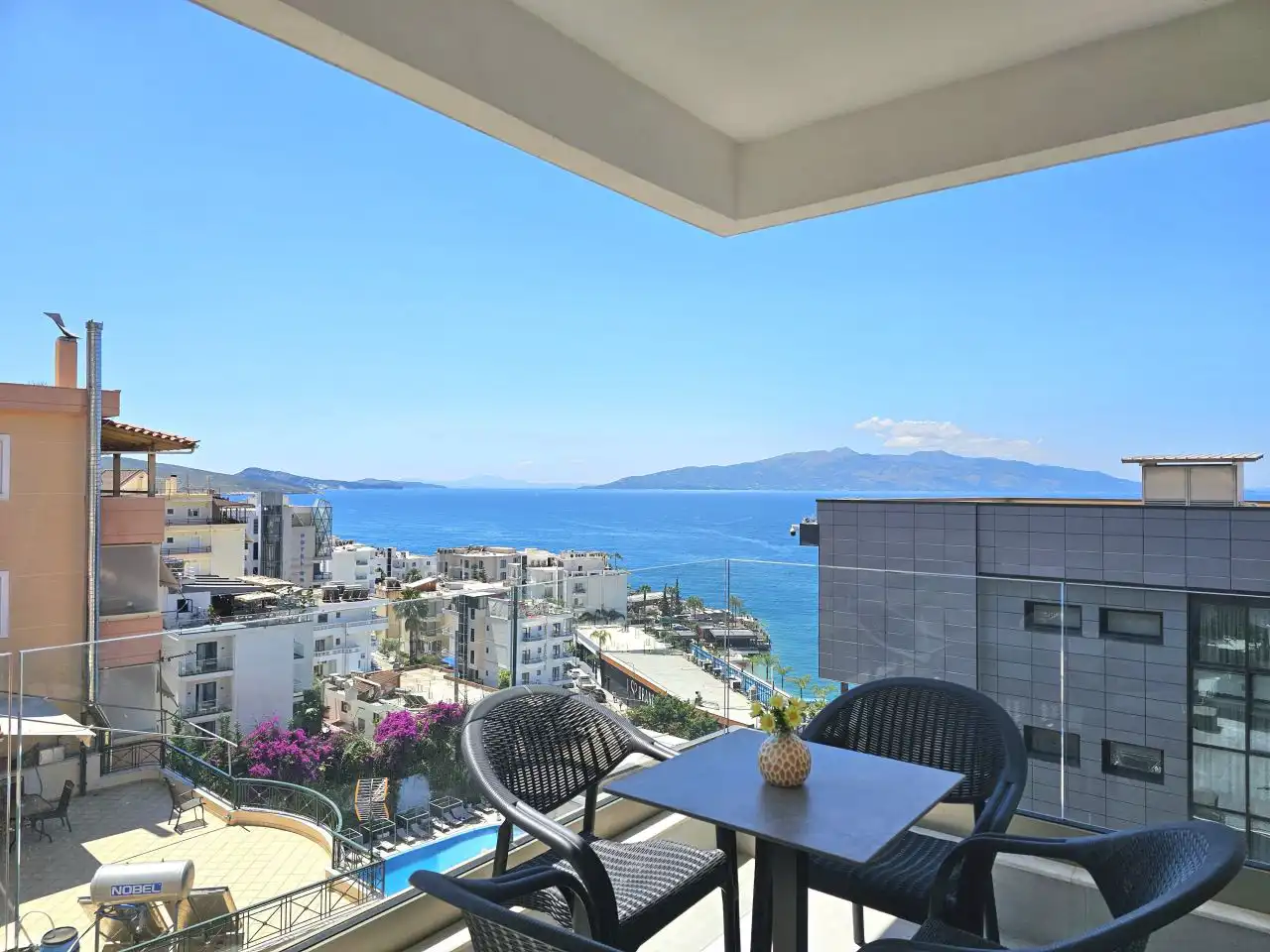 Wohnung 80qm in Saranda mit Meerblick, 2 Schlafzimmer, 2 Bäder, Balkon, 400 Meter zum Meer