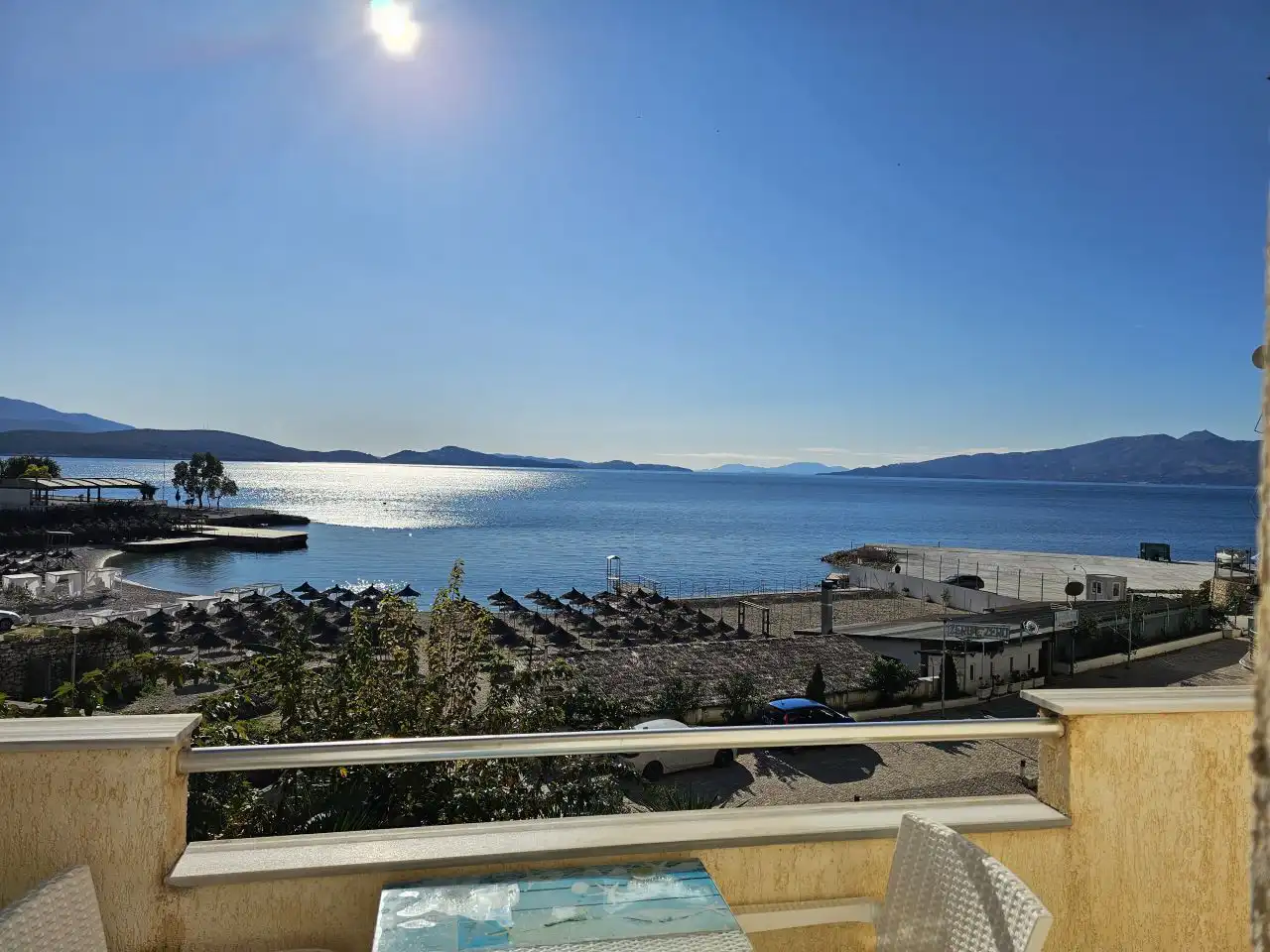 Wohnung 100qm in Saranda mit Meerblick, 2 Schlafzimmer, 1 Bad, 30qm Balkon, 200 Meter zum Meer