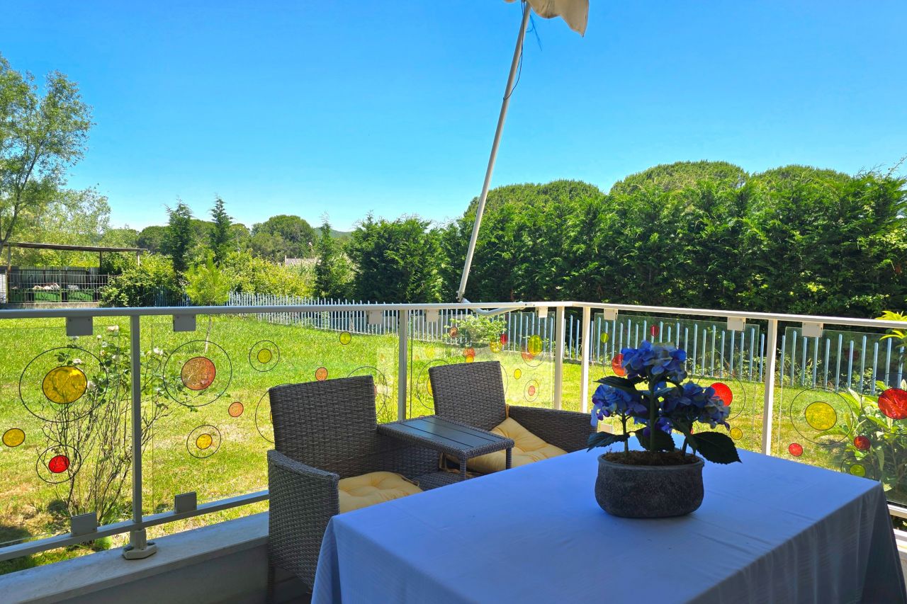 Wohnung 90qm in Dürres, 2 Schlafzimmer, 2 Bäder, 200 Meter zum Meer, gepflegtes Resort