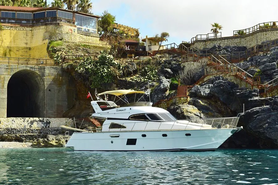 Motoryacht Carmen 07 | 16 m | bis zu 15 Personen | mit Kaptain