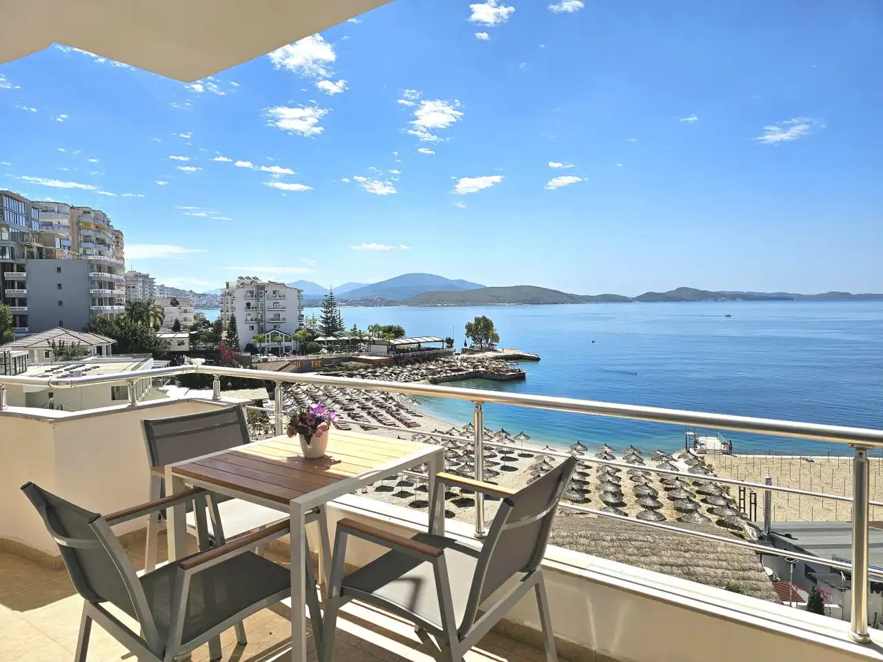 Wohnung 70qm in Saranda mit Meerblick, 1 Schlafzimmer, 1 Bad, 300 Meter zum Strand