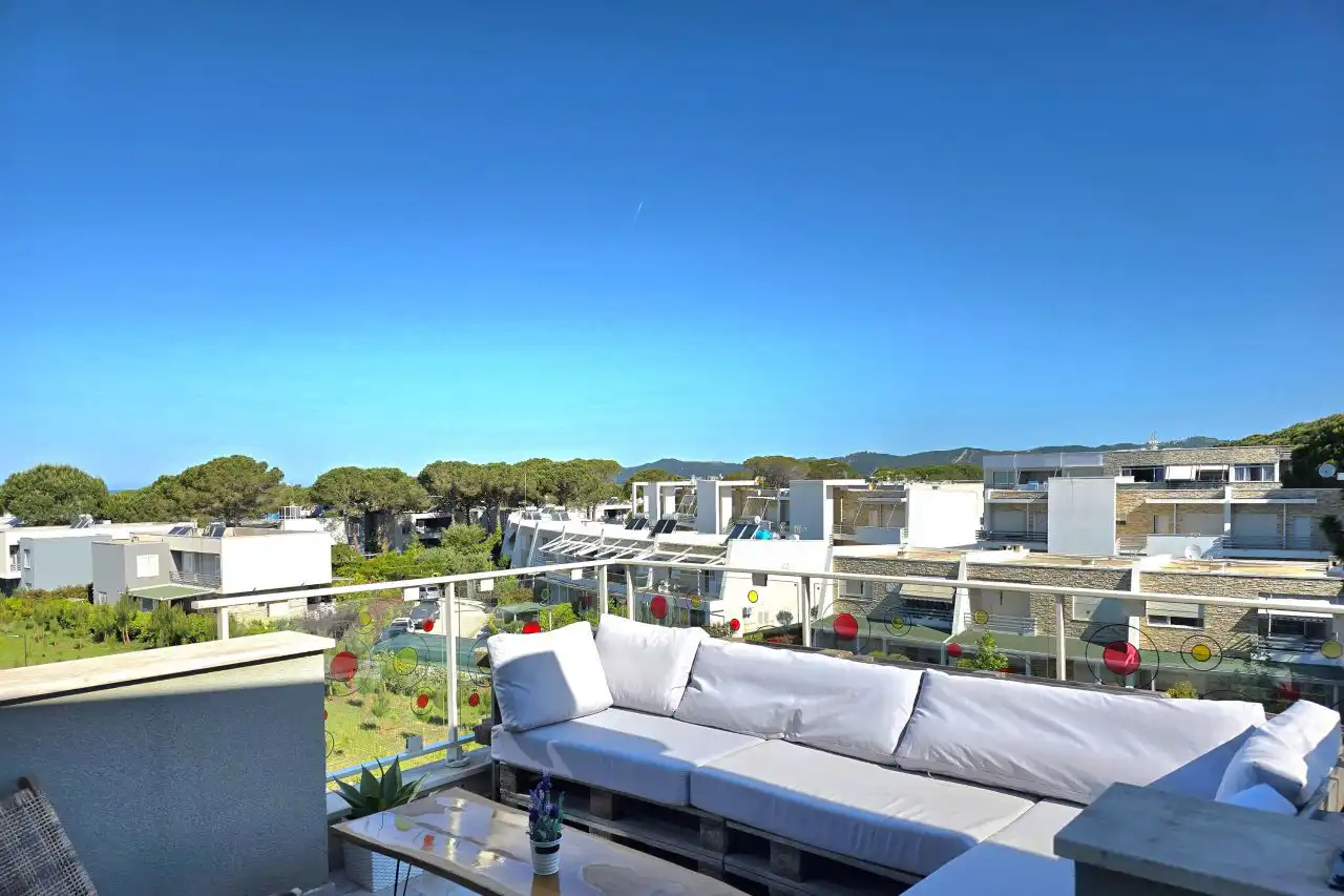Penthaus 120qm in Lazit Bay, 3 Schlafzimmer, 2 Bäder, 100qm Terrassen, gepflegtes Resort