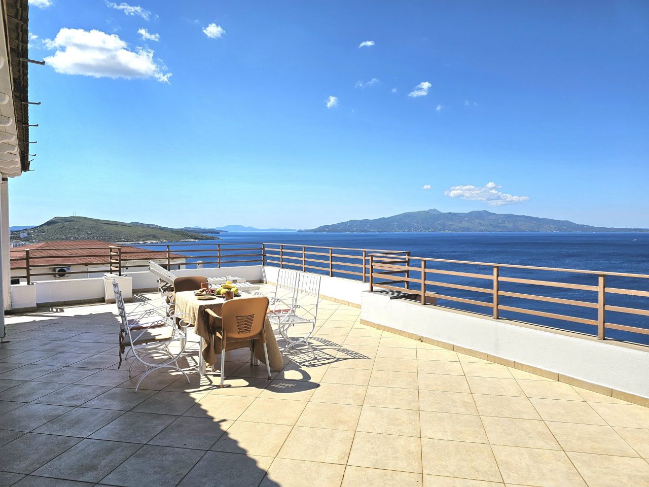 Penthaus in Saranda 200qm mit Meerblick, 3 Schlafzimmer, 2 Bäder, Panoramaterrasse, 350 Meter zum Meer